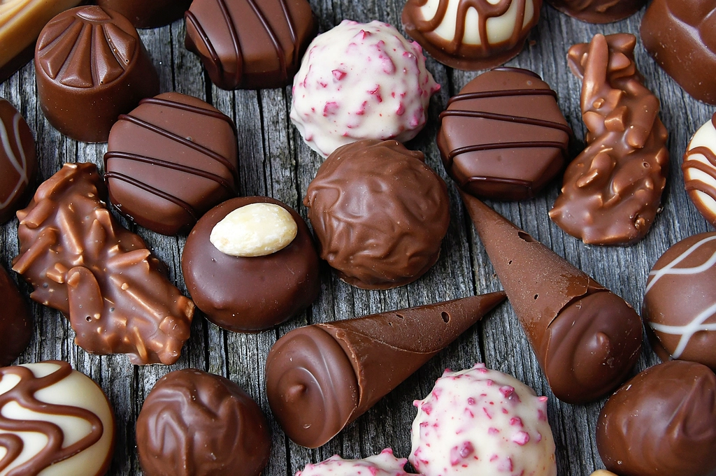 Glossy chocolate pralines made with tempered chocolate